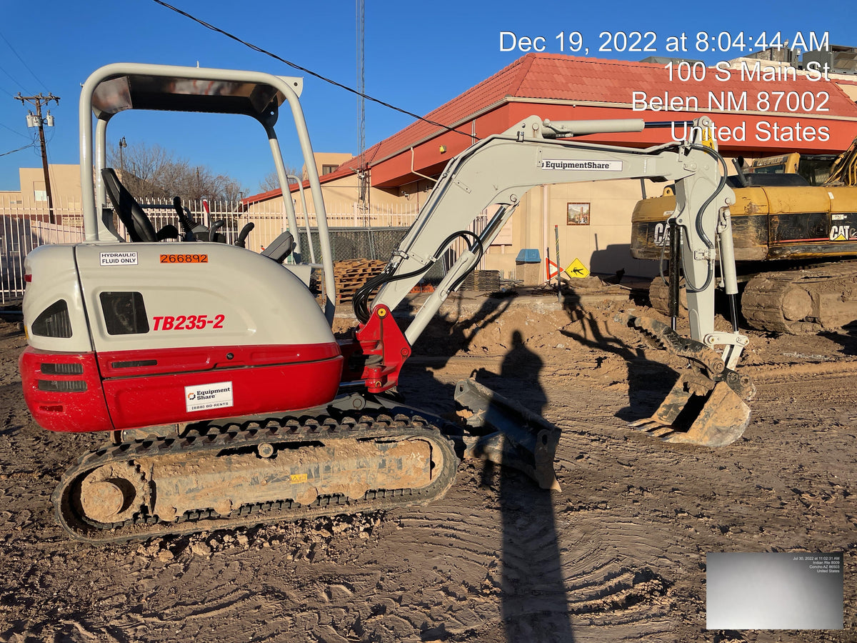 2022 TAKEUCHI TB235-2R