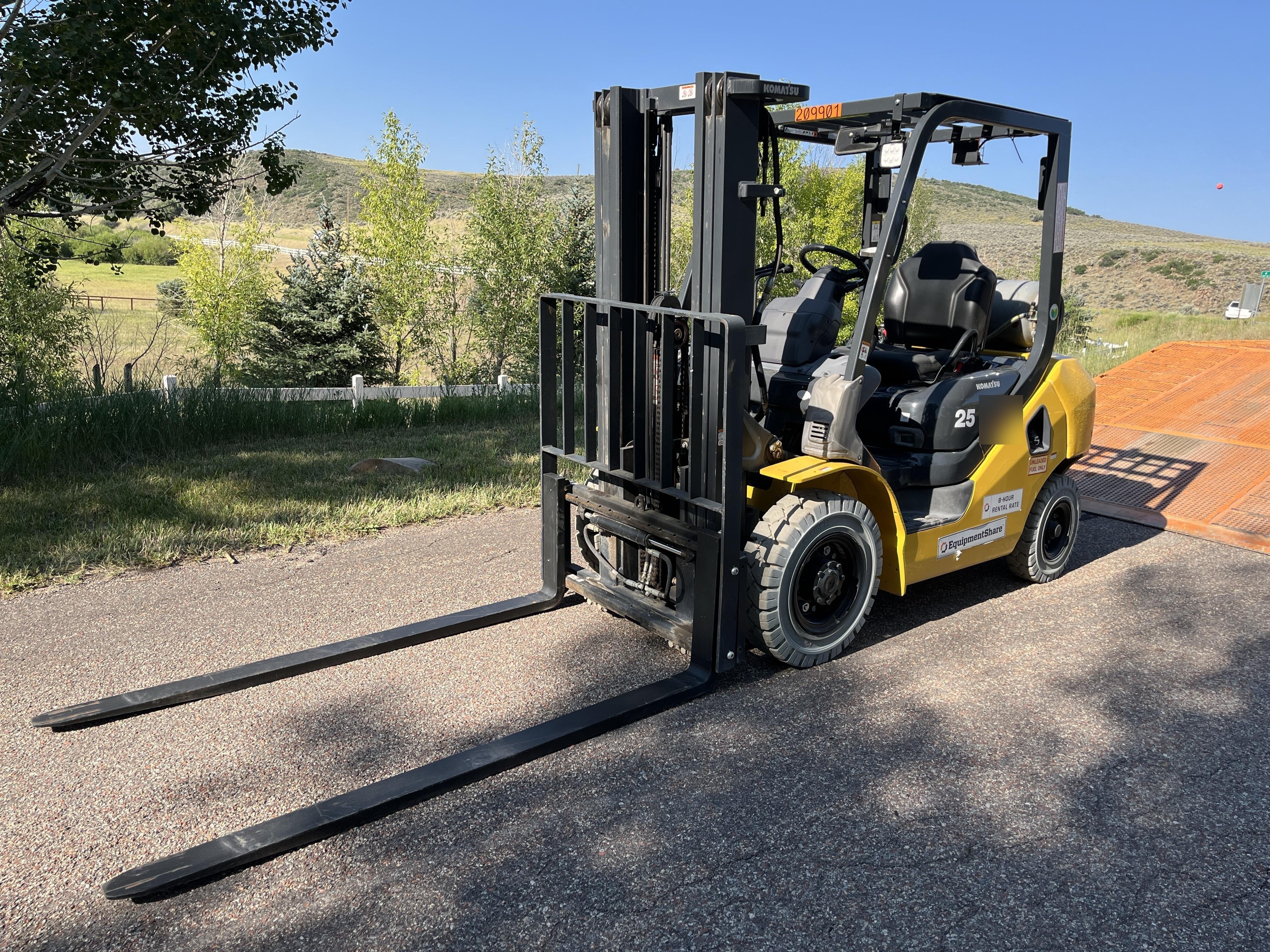 2022 KOMATSU FG25T-16