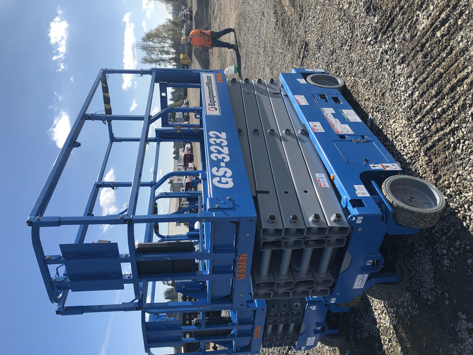 2020 Genie GS-3232 Standard, Folding half height swing gate, 800W Inverter