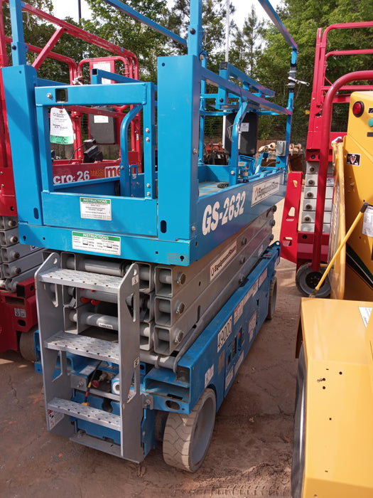 2019 Genie GS-2632 Folding rails with half height swing gate