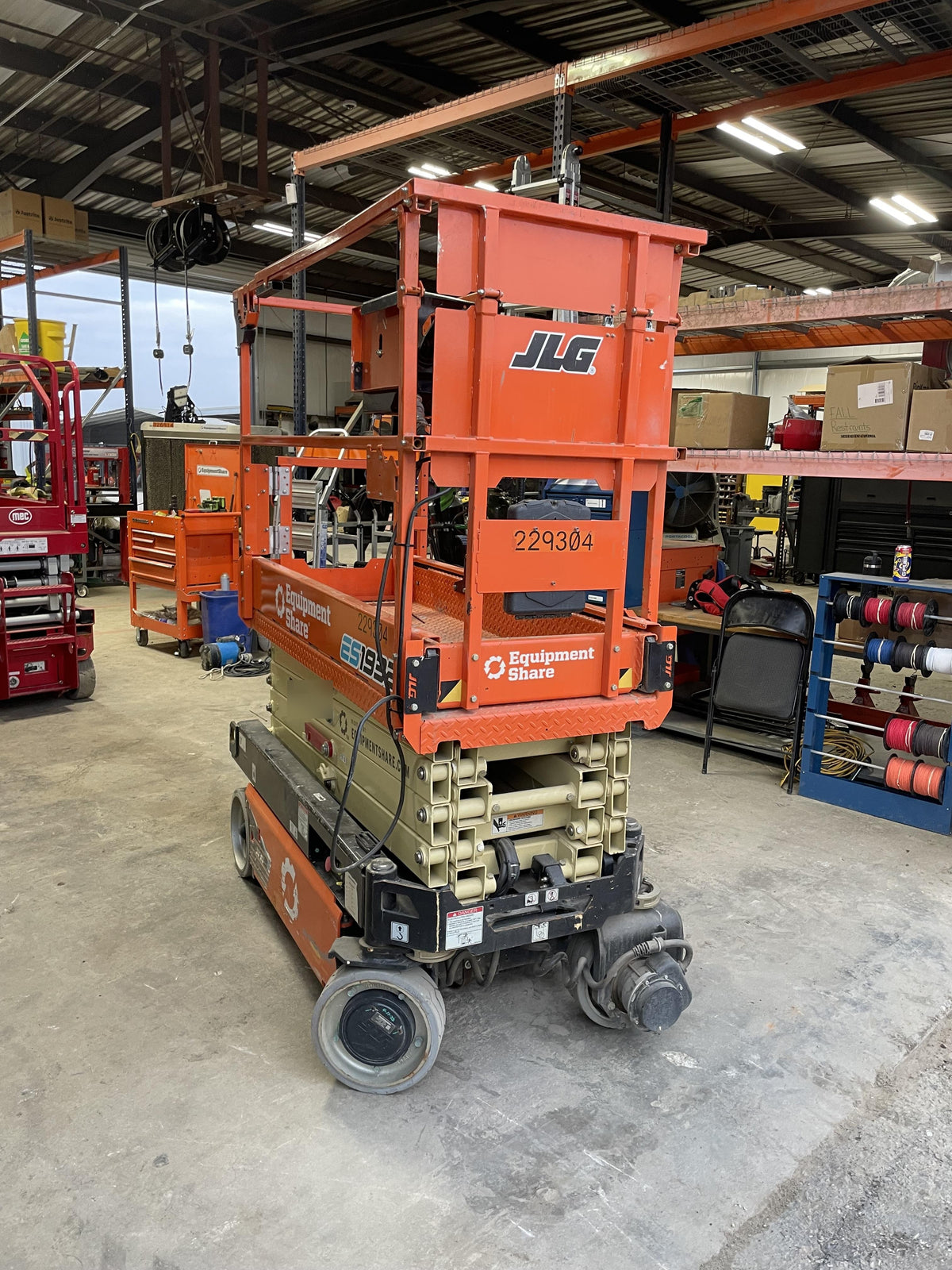 2022 JLG ES1932