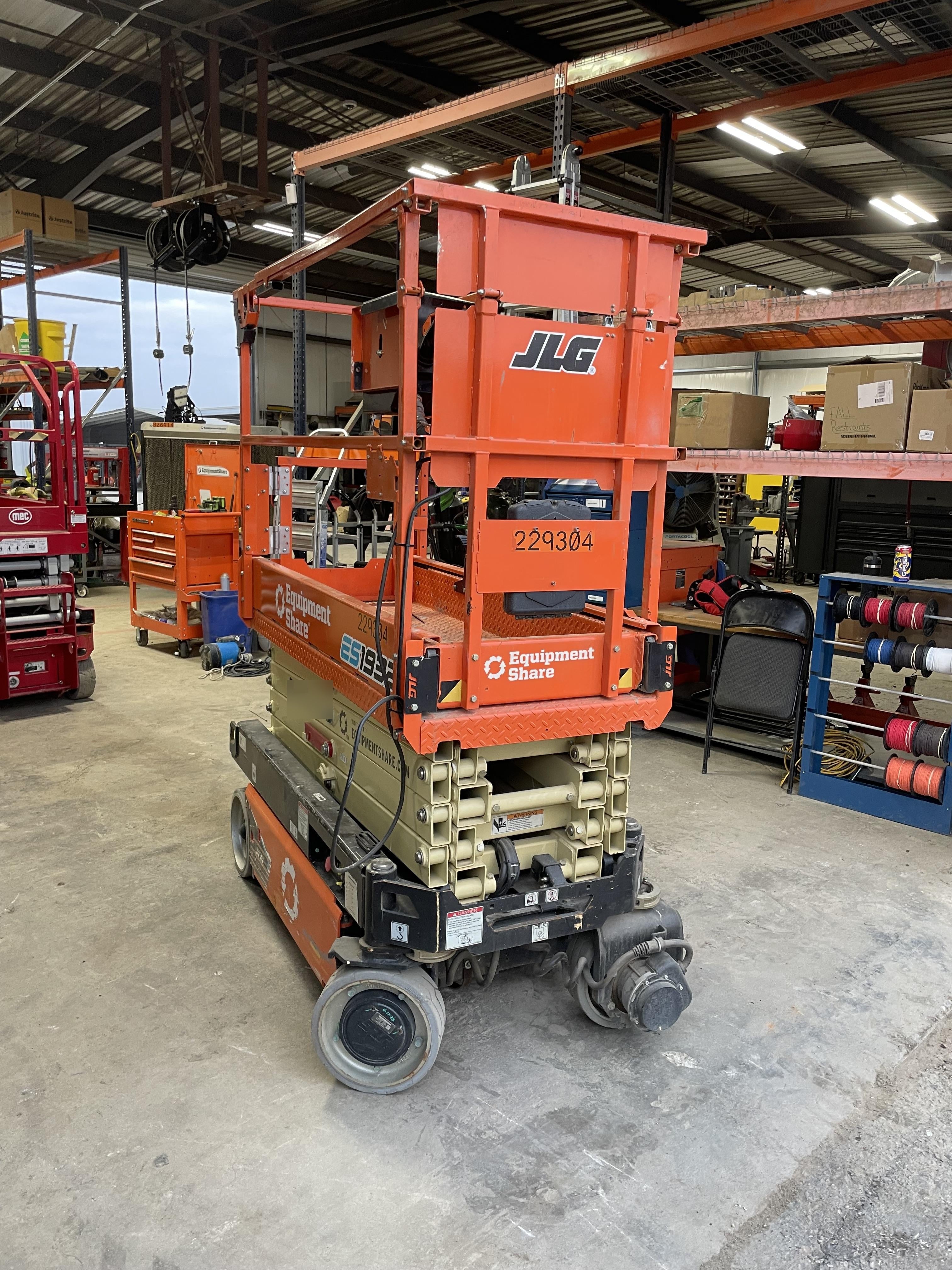 2022 JLG ES1932