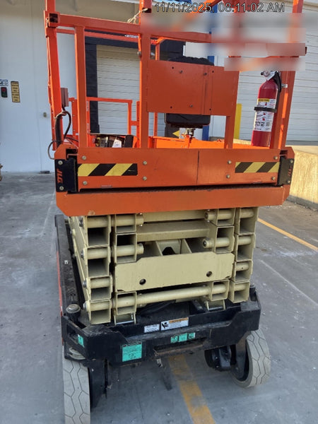 2023 JLG ES3246