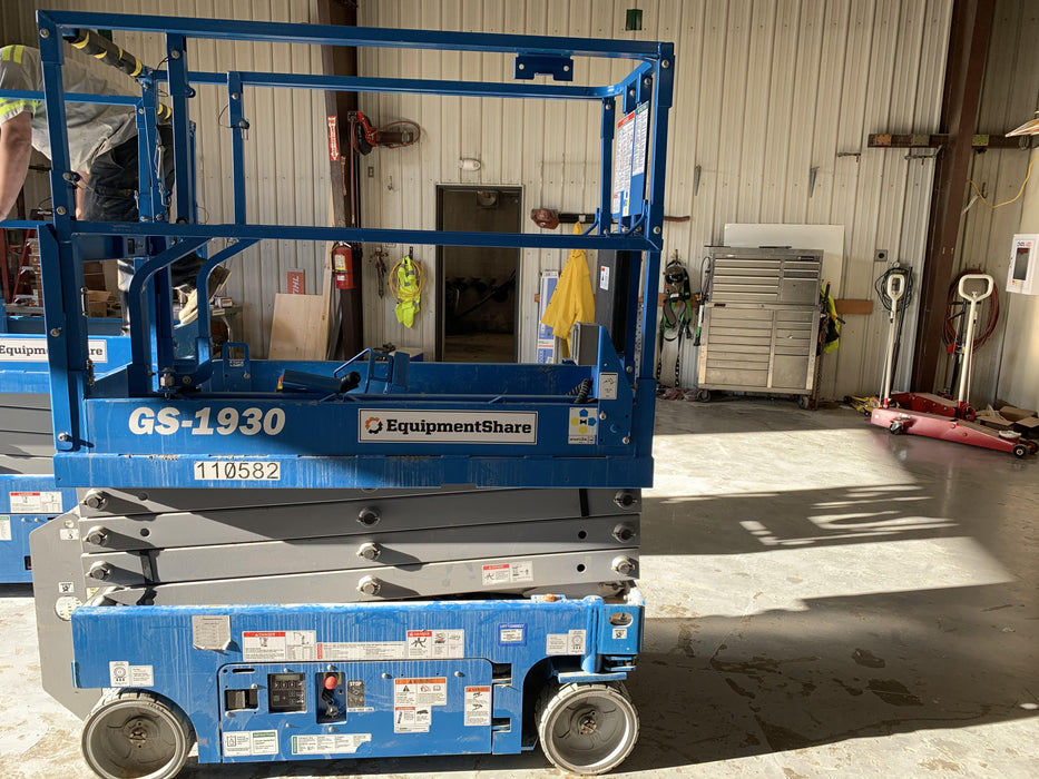2020 Genie GS-1930 Solid Non Marking Tires, Beacon, Folding rails with half height swing gate