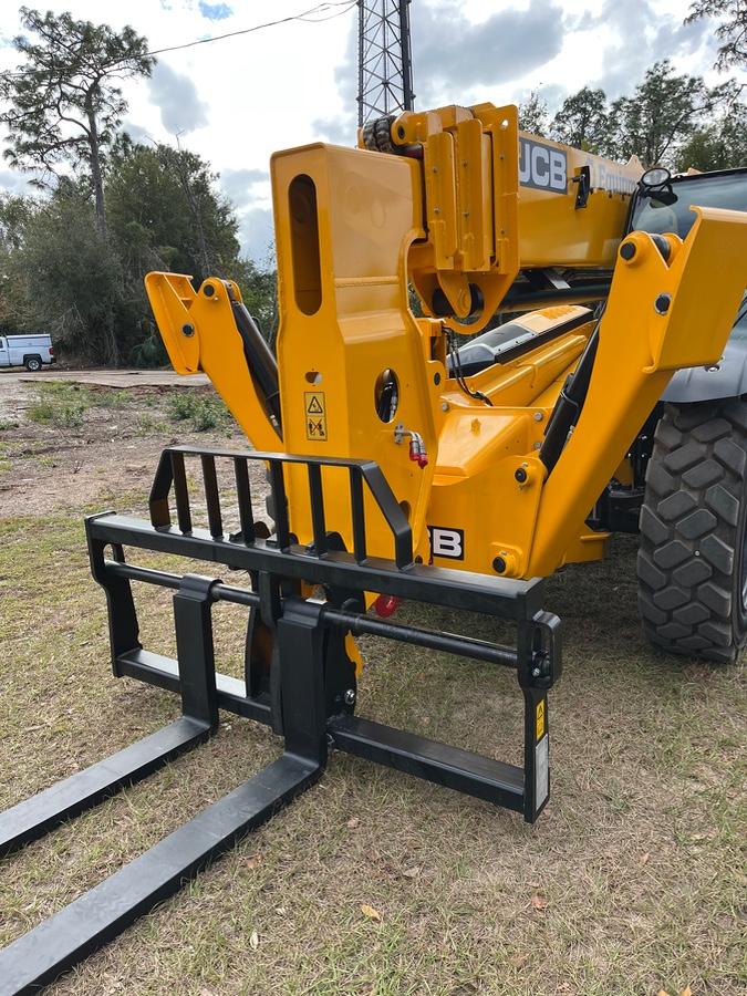 2025 JCB 512-56