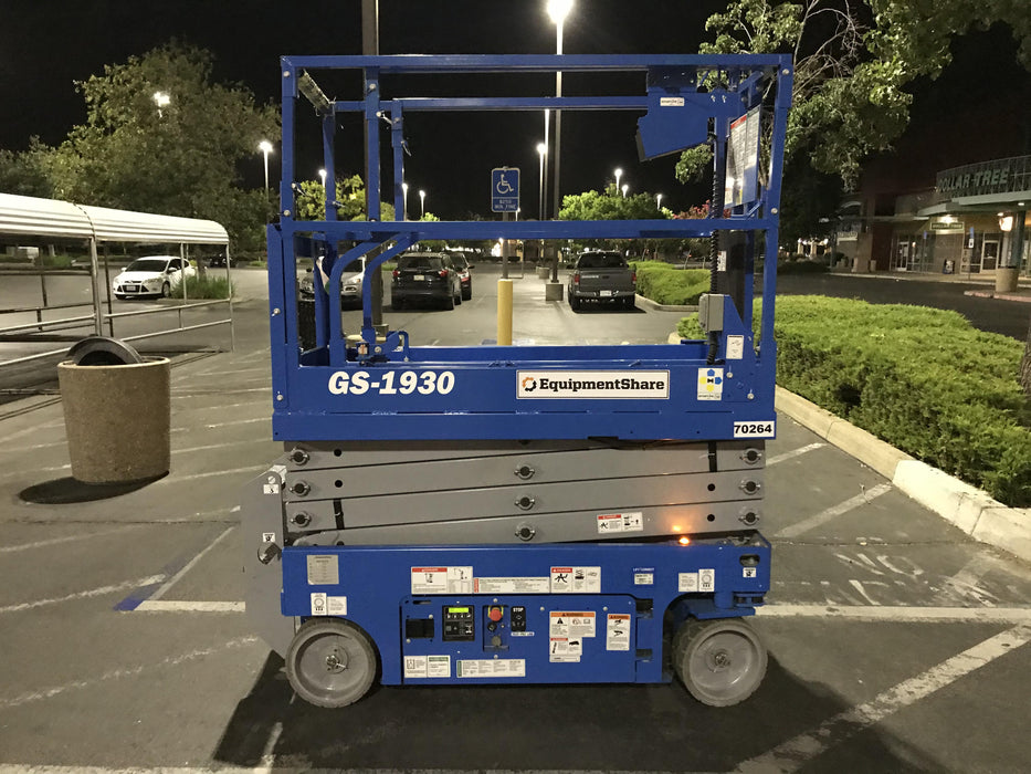 2020 Genie GS-1930 Solid Non Marking Tires, Beacon, Folding rails with half height swing gate, 800W Inverter