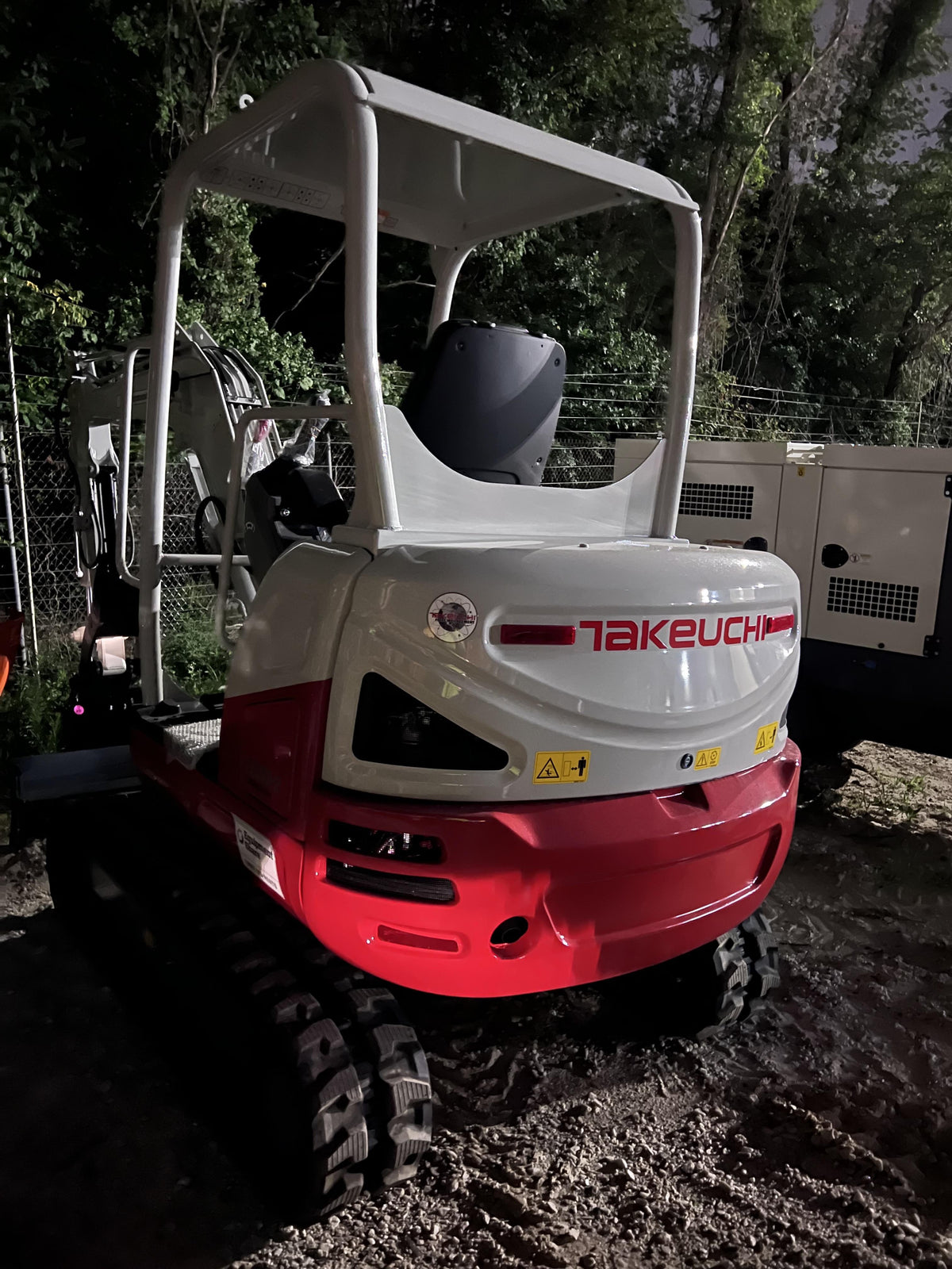 2022 TAKEUCHI TB235-2R
