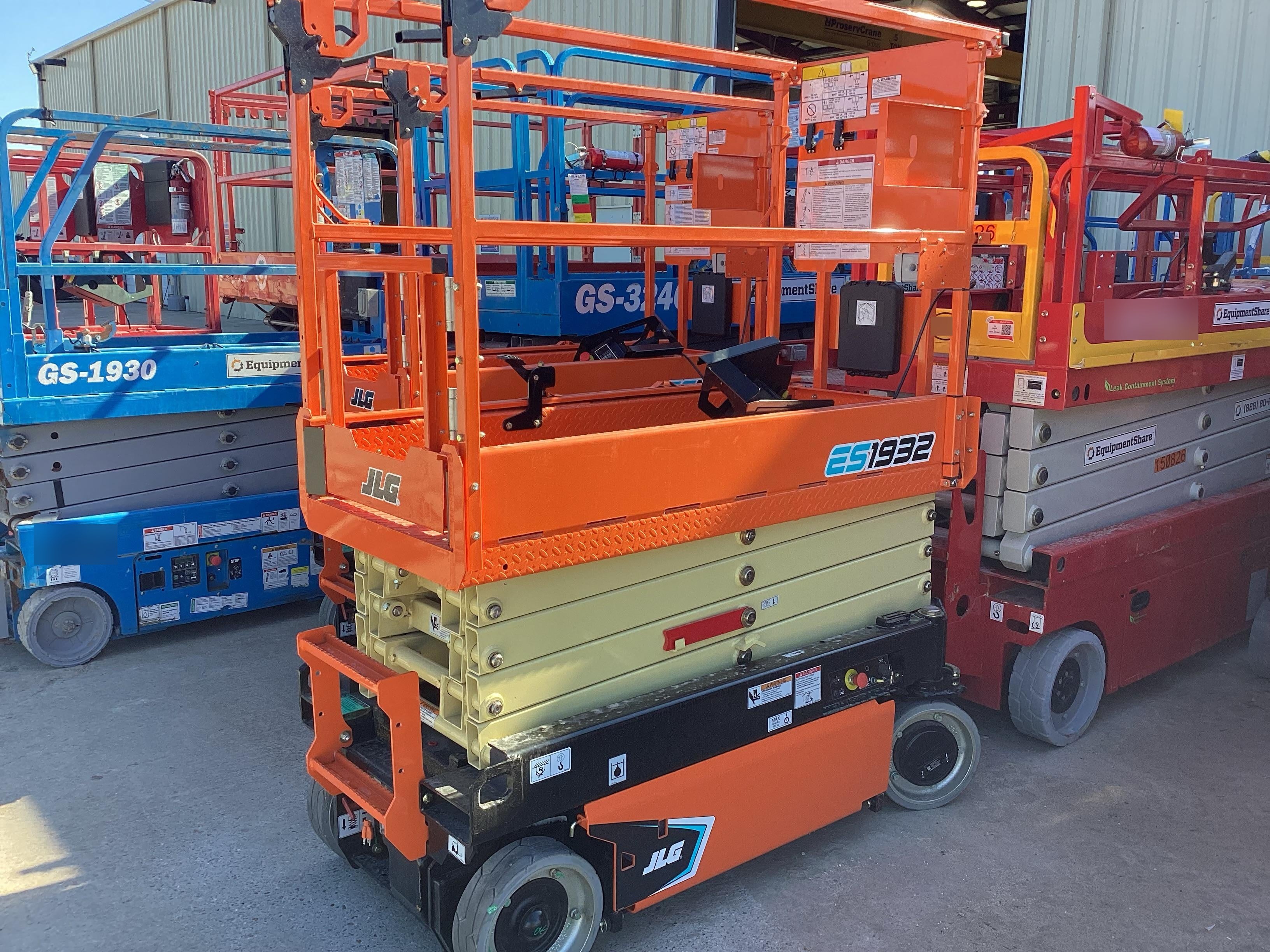 2021 JLG ES1932