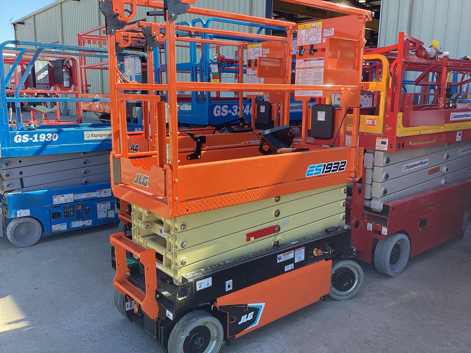 2021 JLG ES1932