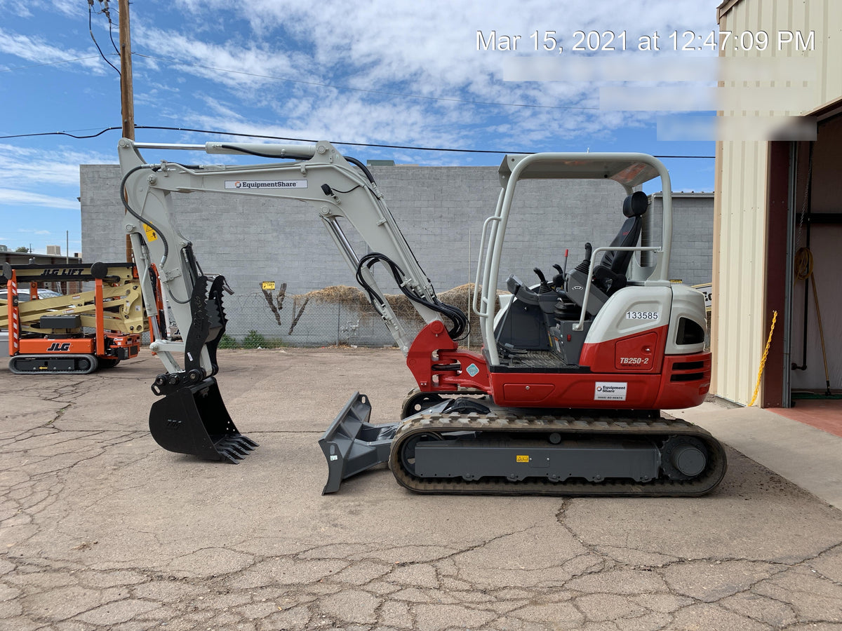 2021 TAKEUCHI TB250-2