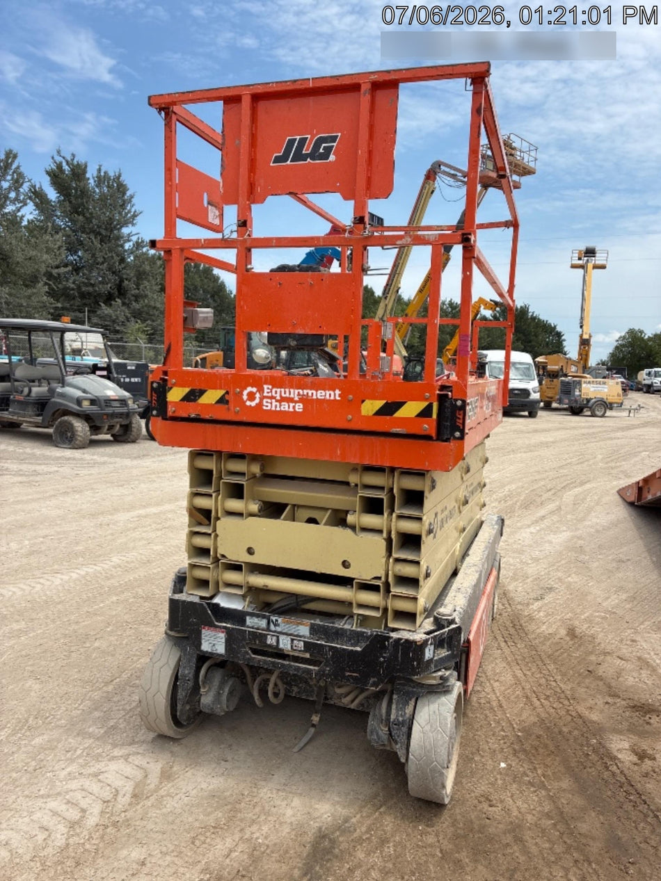 2023 JLG ES3246
