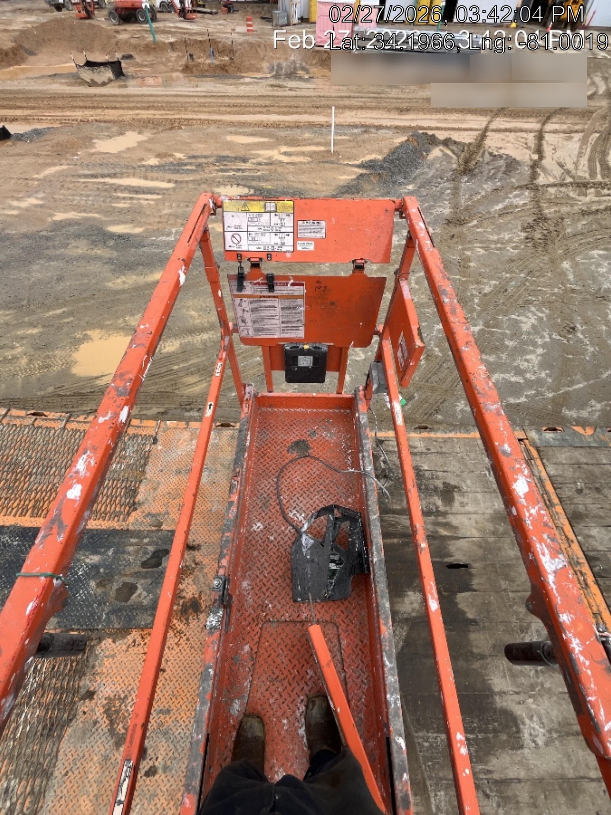 2023 JLG ES1932