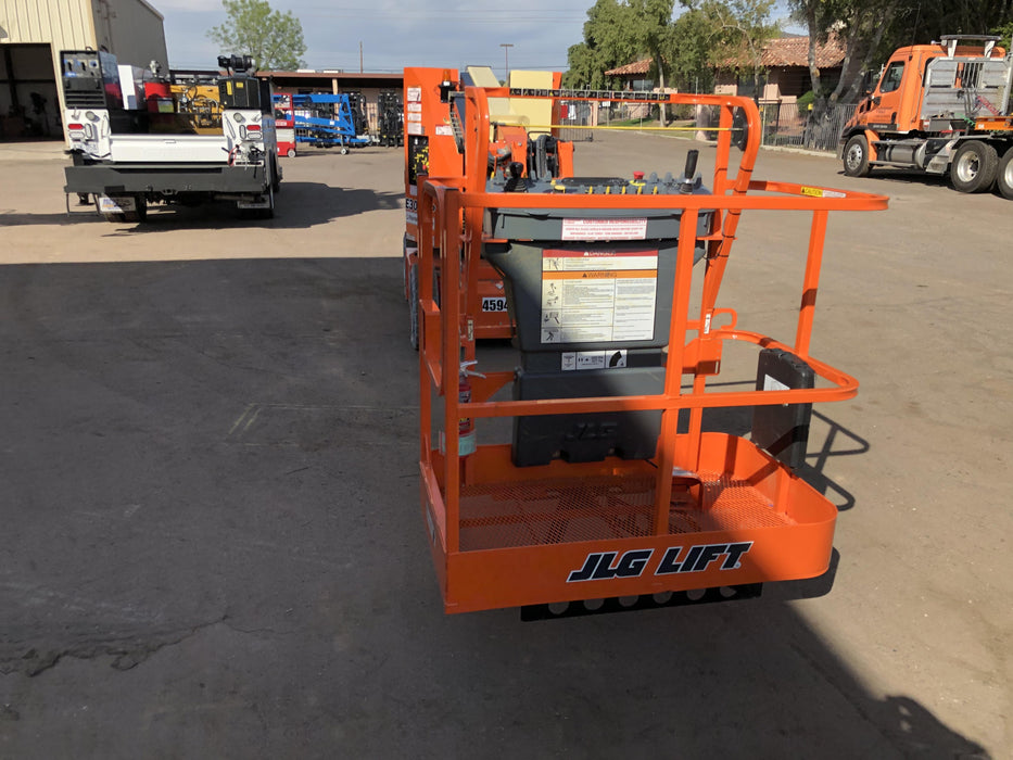 2019 JLG E300AJP