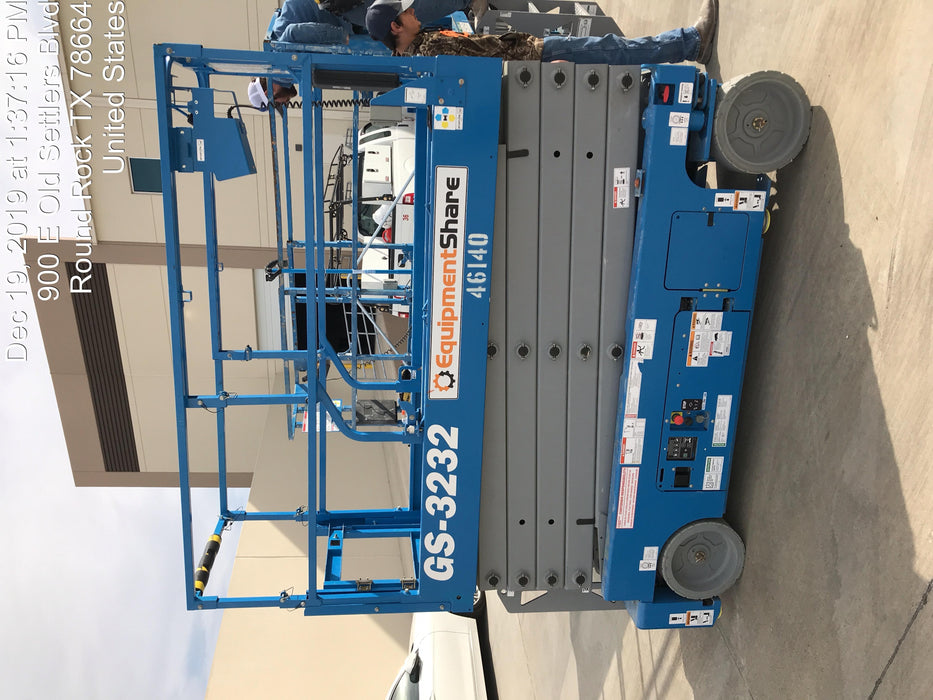 2019 Genie GS-3232 Folding rails with half height swing gate