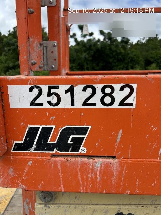 2022 JLG ES3246