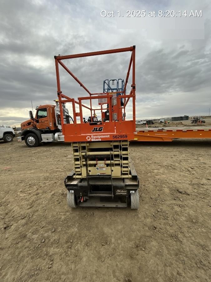 2025 JLG ES3246