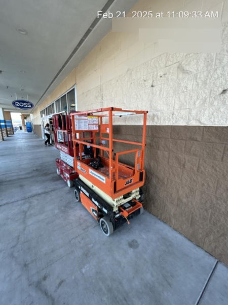 2021 JLG ES1330L