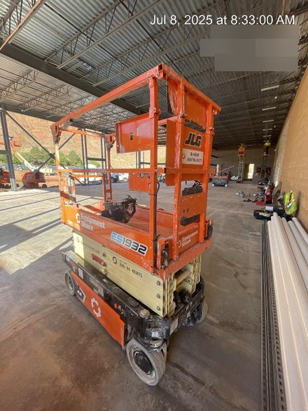 2022 JLG ES1932