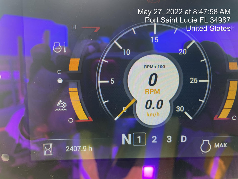2018 Case 821G CLOSED CAB, JRB 418 STYLE HYD COUPLER
