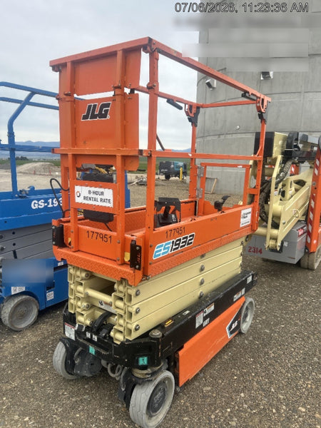 2021 JLG ES1932