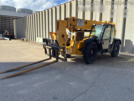 2019 JCB 512-56 109 HP w/CAB/HVAC, Beacon, Aux Hydraulics, Worklights, Solid Tires, 60" Carriage/Forks