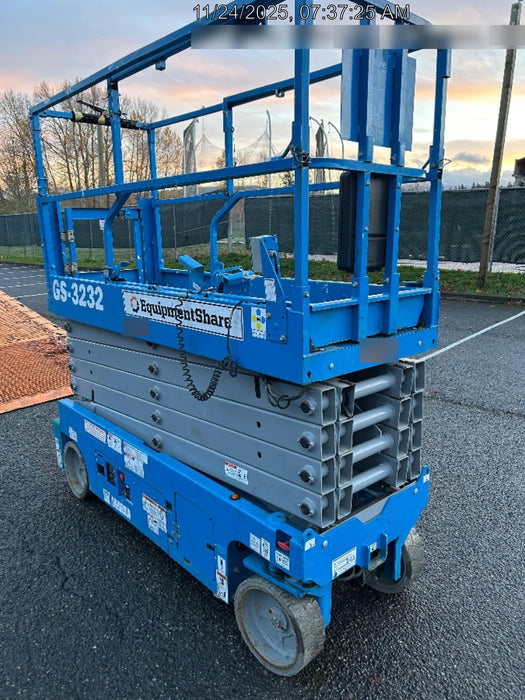 2020 Genie GS-3232 Standard, Folding half height swing gate, 800W Inverter