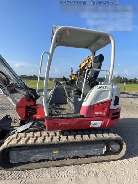 2023 TAKEUCHI TB250-2R