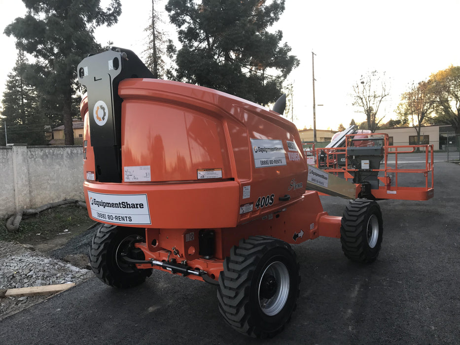 2019 JLG 400S