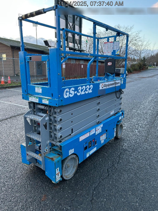 2020 Genie GS-3232 Standard, Folding half height swing gate, 800W Inverter