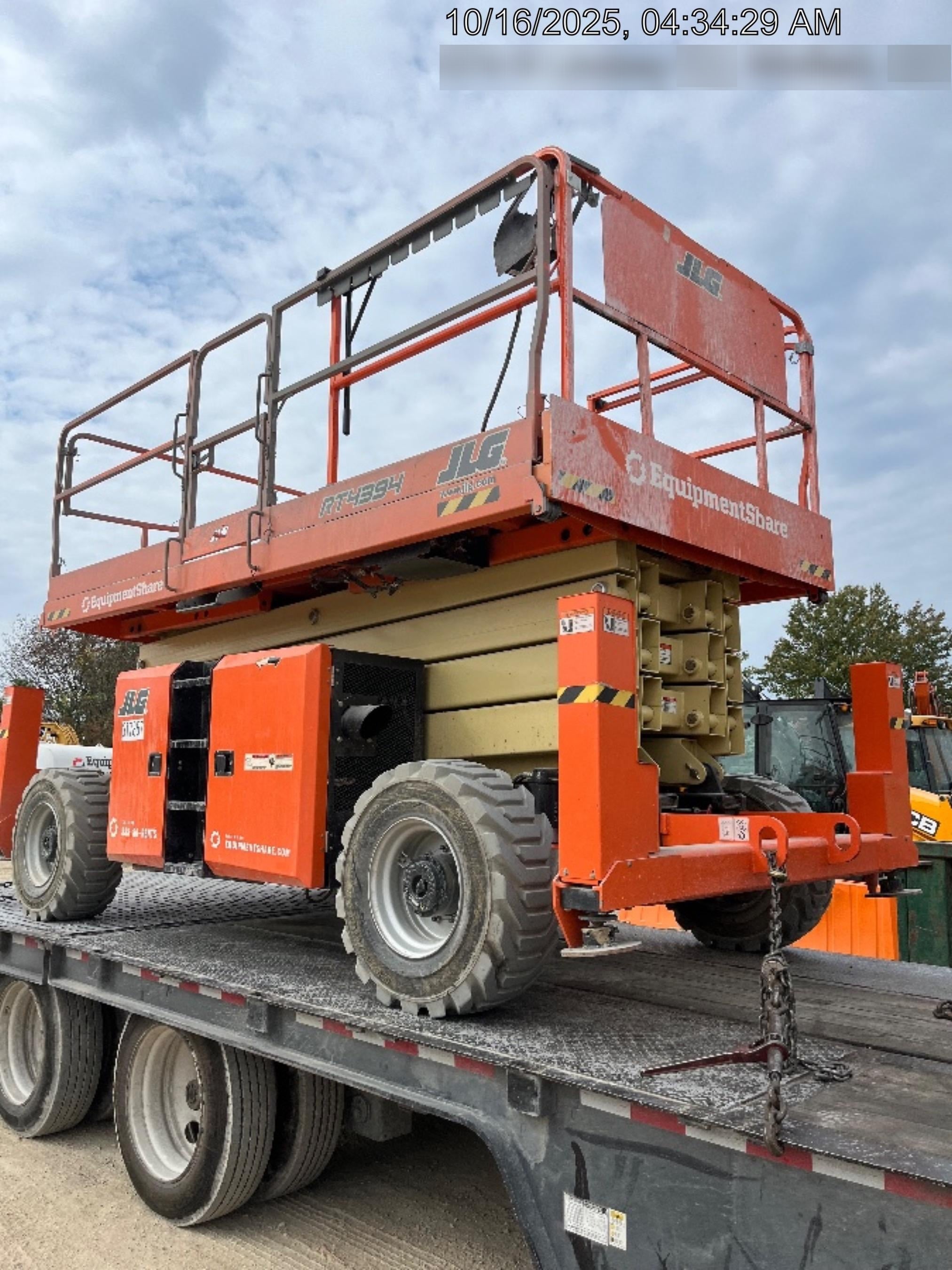 2023 JLG RT4394
