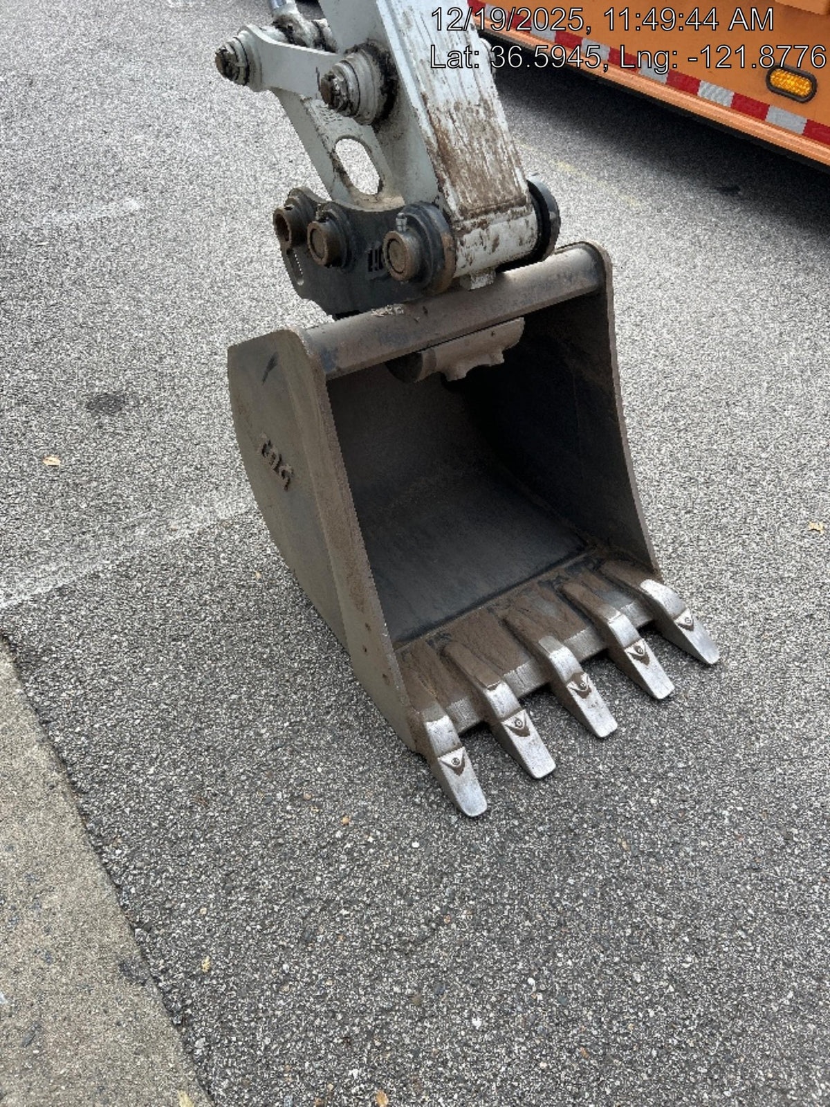 2025 TAKEUCHI 24" Bucket Takeuchi