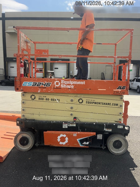 2022 JLG ES3246