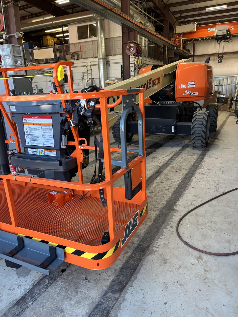 2023 JLG 600S