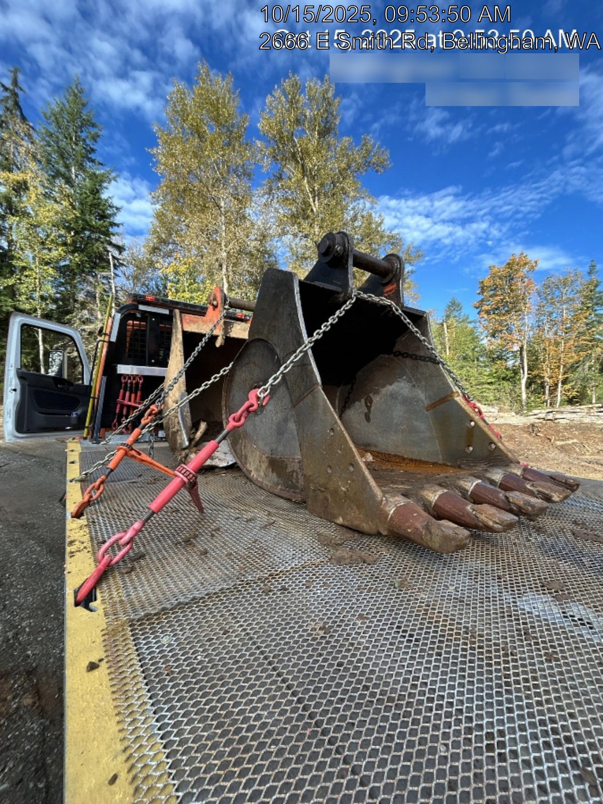 2025 HITACHI 54" Bucket - Hitachi