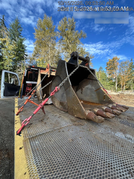 2025 HITACHI 54" Bucket - Hitachi