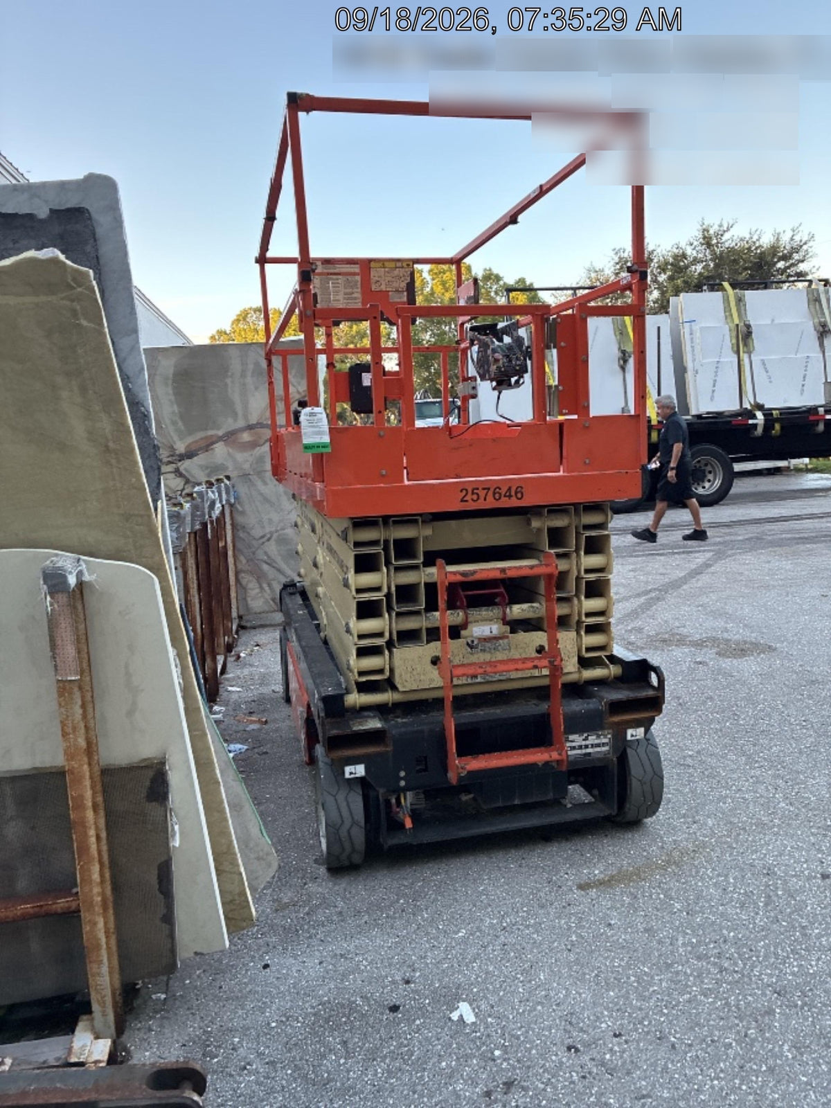 2022 JLG ES3246