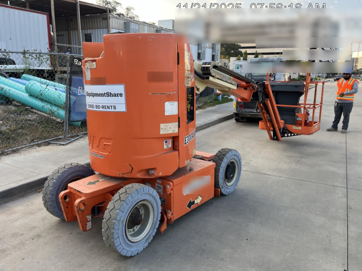 2019 JLG E300AJP
