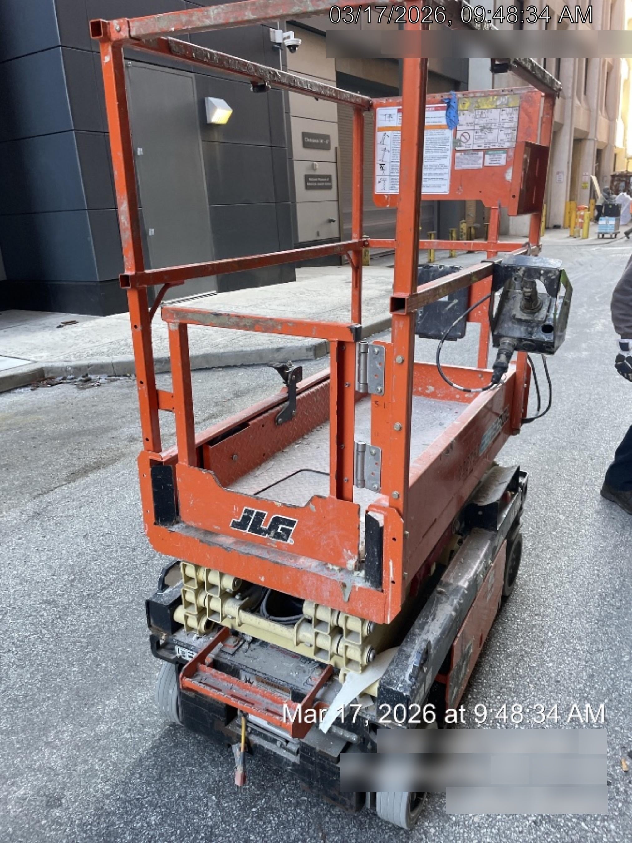 2022 JLG ES1330L