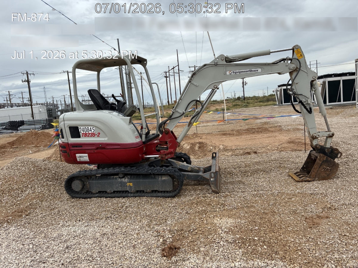 2022 TAKEUCHI TB235-2R