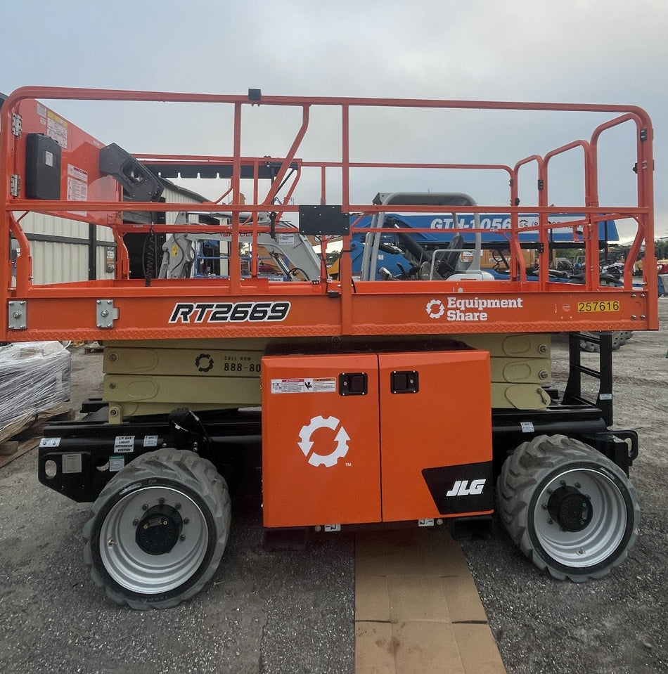 2022 JLG RT2669