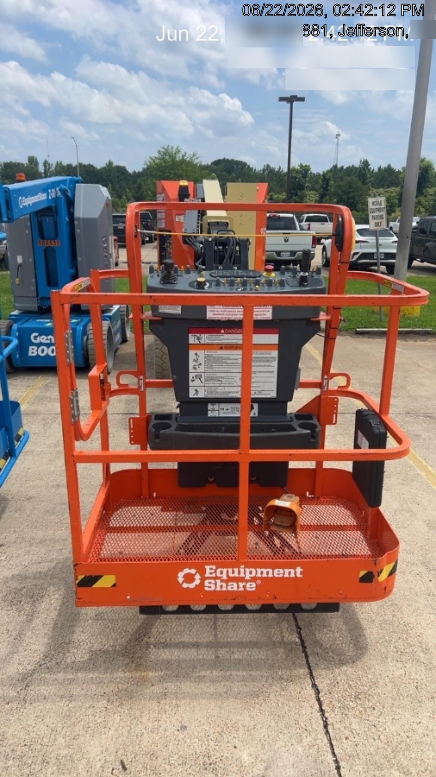2025 JLG E300AJP