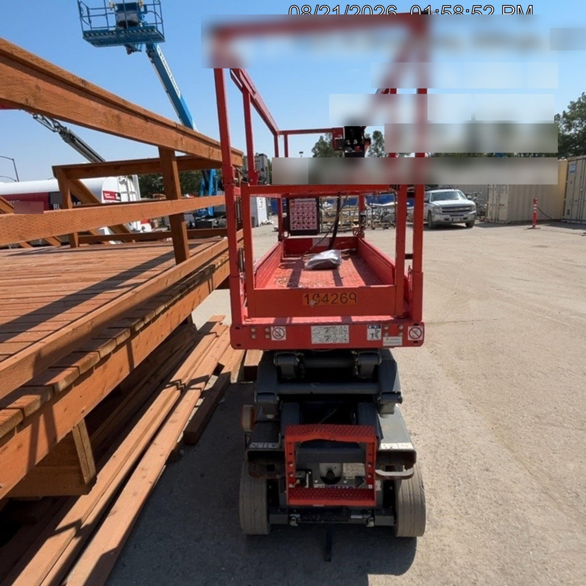 2020 Skyjack SJIII-3220 Solid NM Tires, Half height spring hinged entry gate, Dual Beacons, 6' Powered Extension Deck