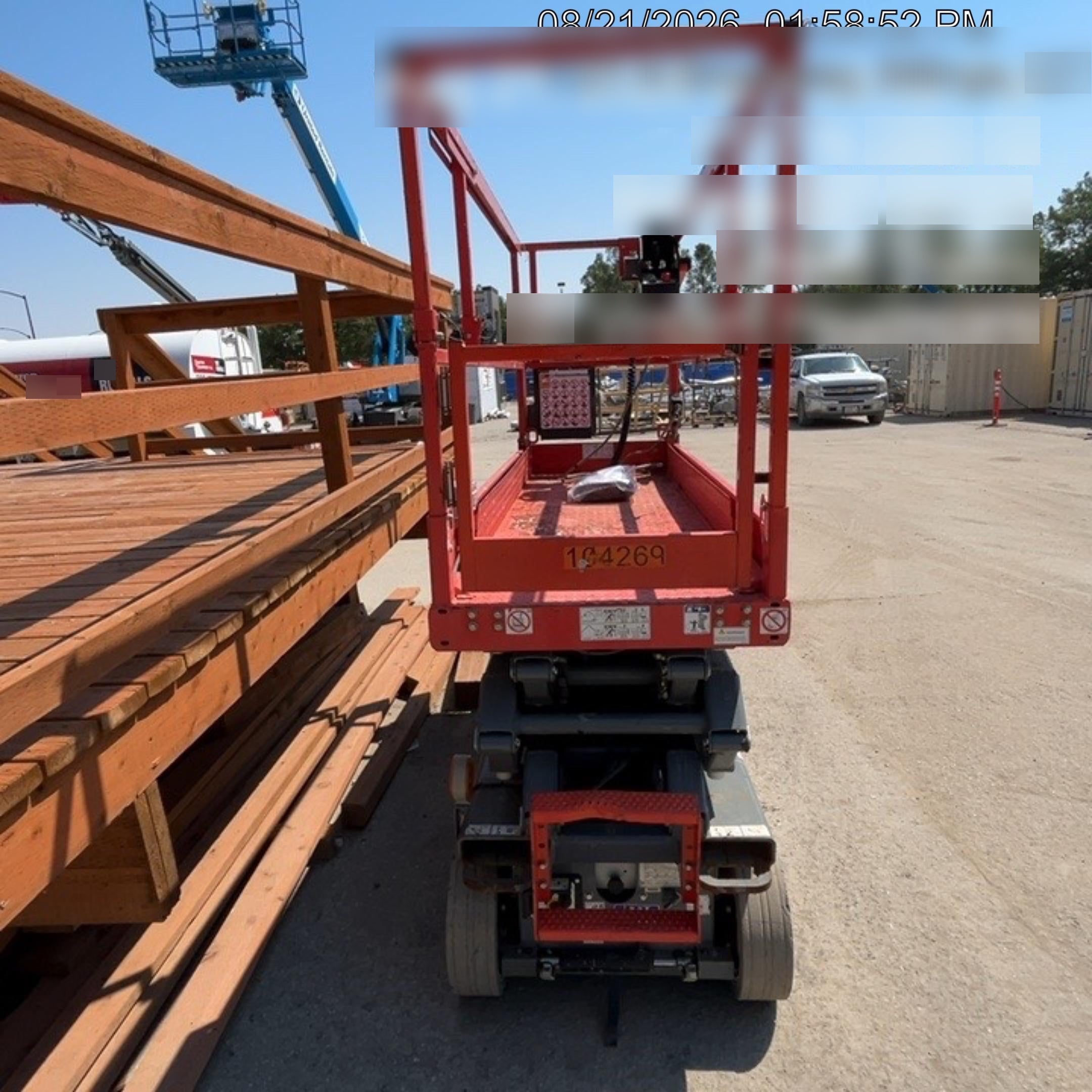 2020 Skyjack SJIII-3220 Solid NM Tires, Half height spring hinged entry gate, Dual Beacons, 6' Powered Extension Deck