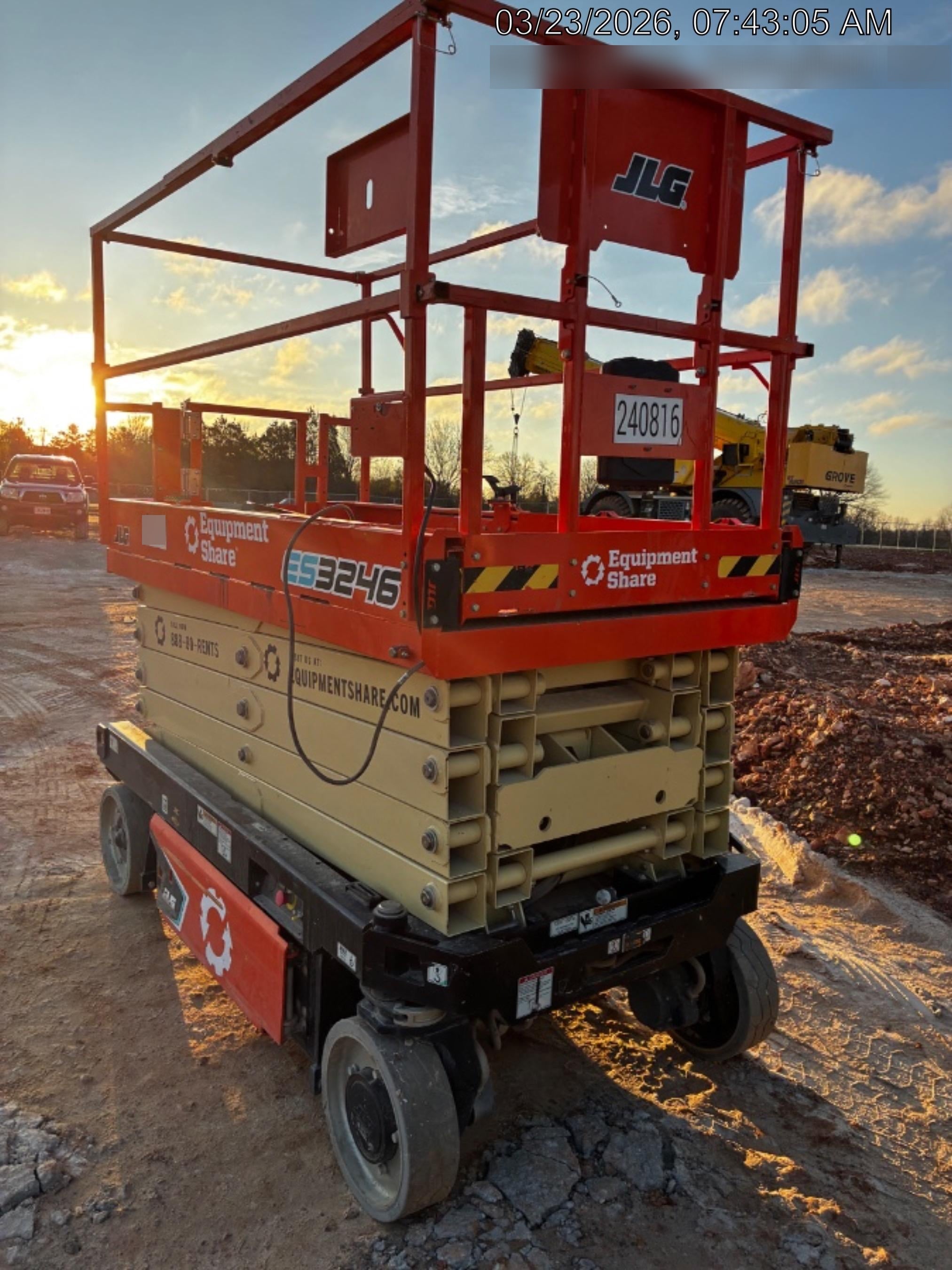 2022 JLG ES3246