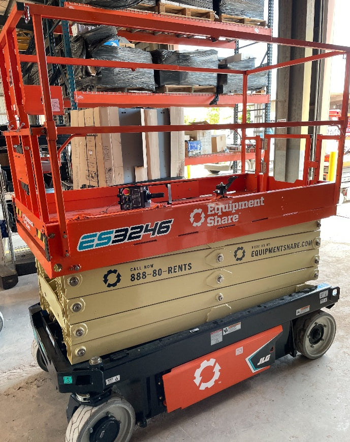 2022 JLG ES3246