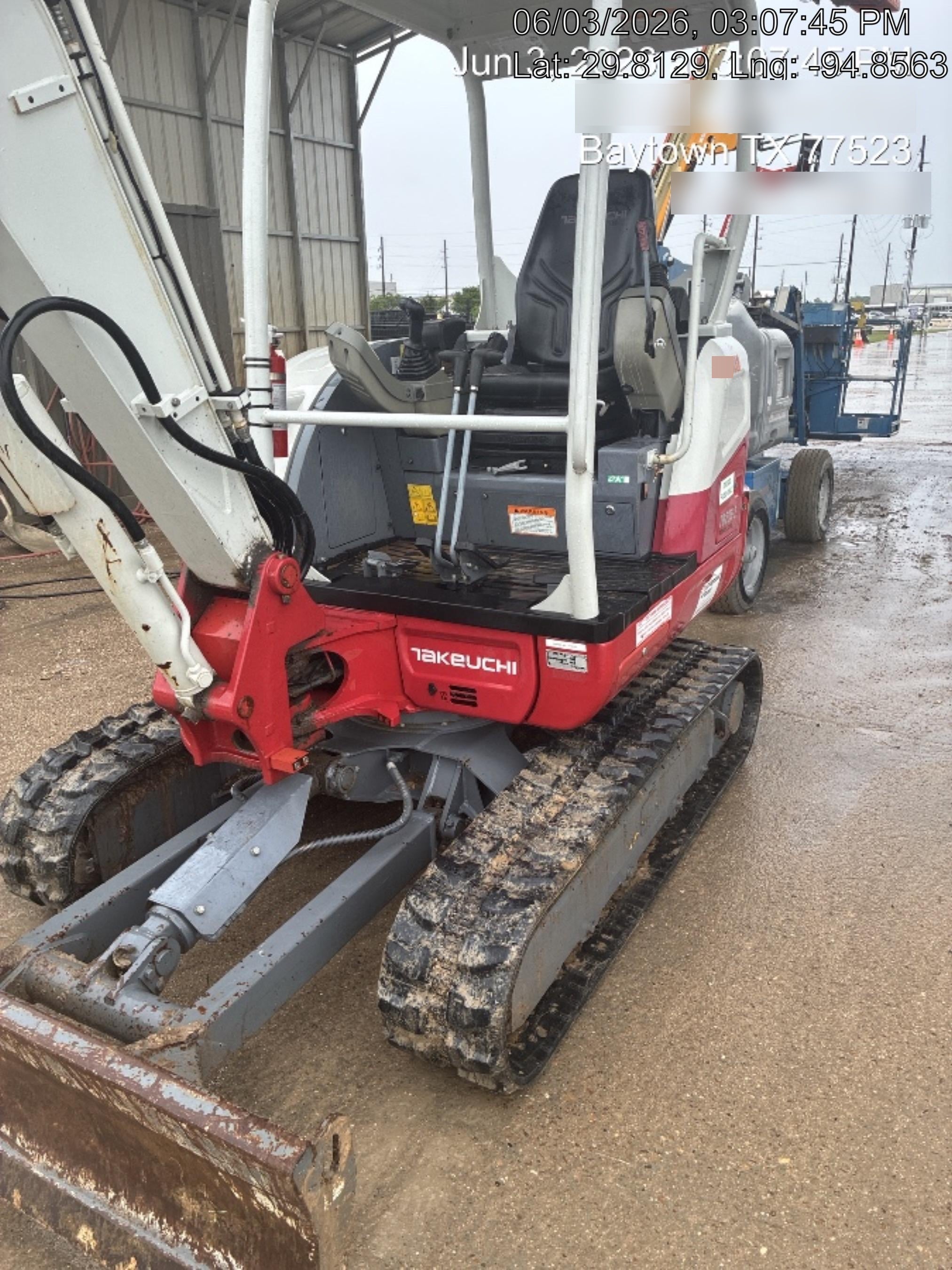 2022 TAKEUCHI TB235-2R