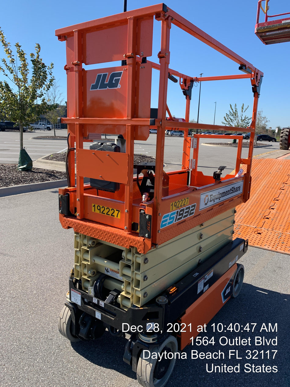 2021 JLG ES1932