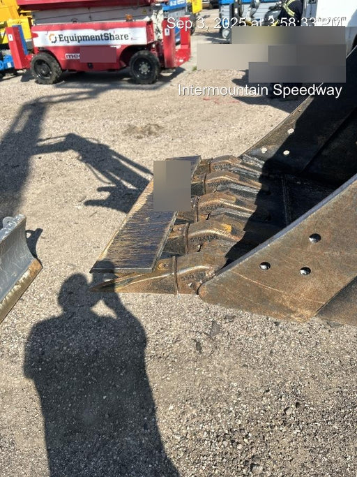 2025 TAKEUCHI 24" Bucket Takeuchi