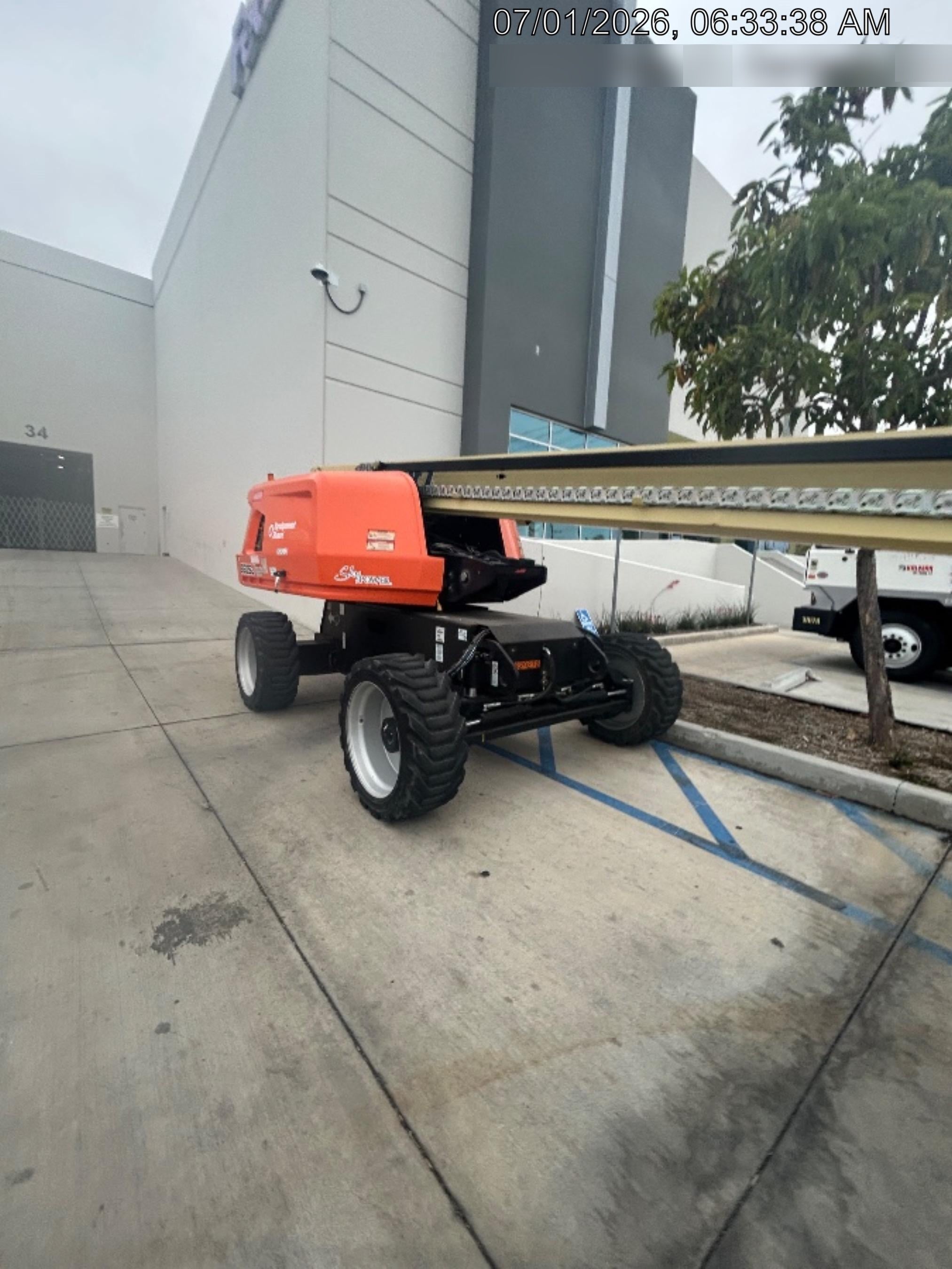 2023 JLG 660SJ