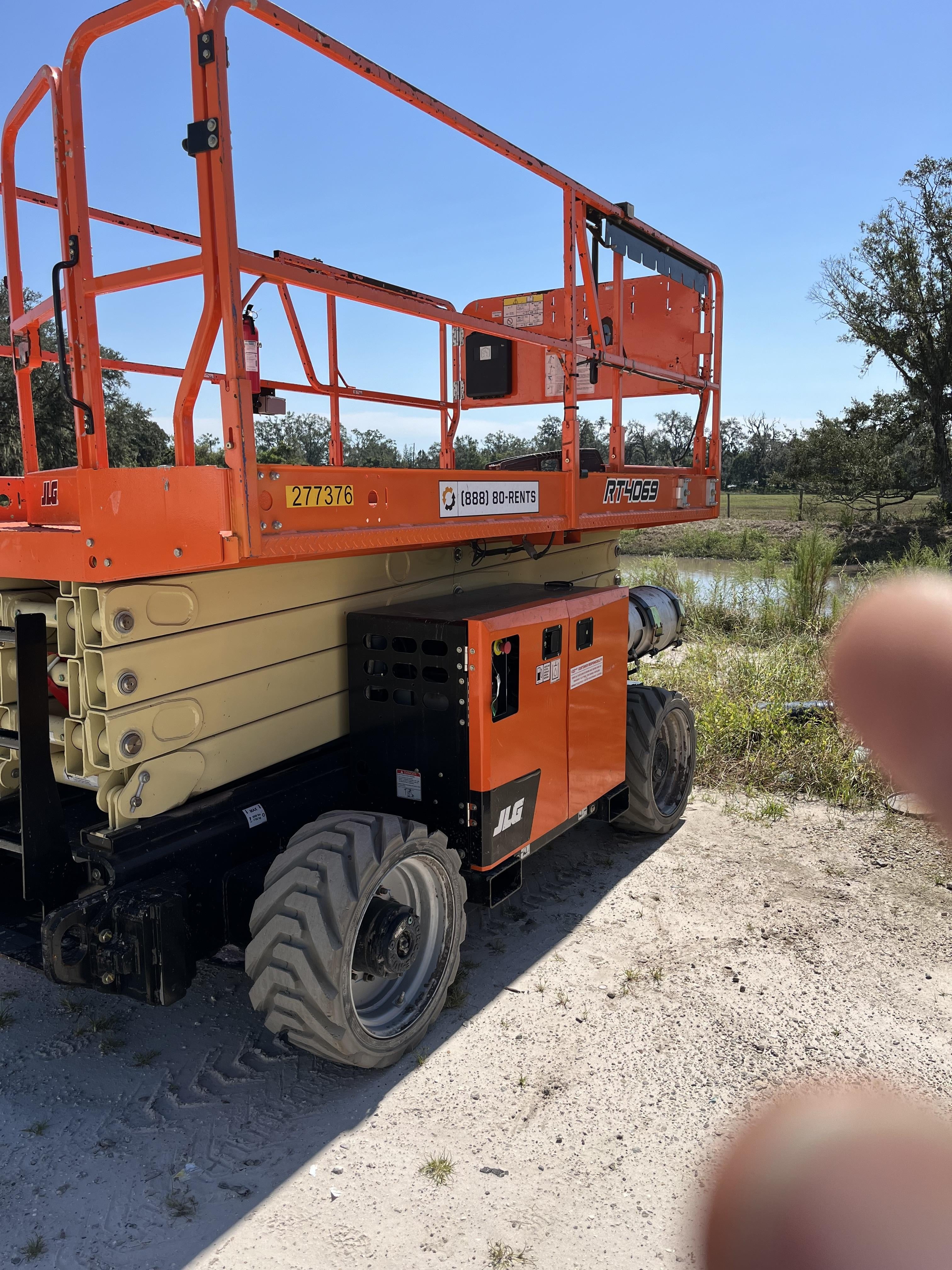 2022 JLG RT4069